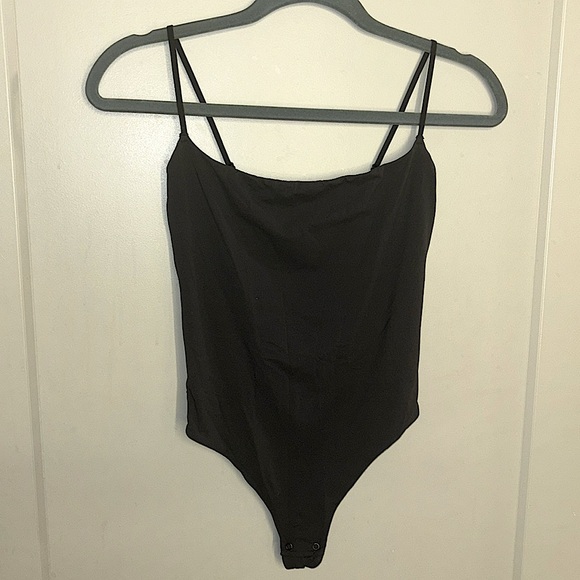 SKIMS “fits everybody” cami bodysuit - Picture 2 of 3